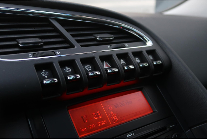 Peugeot 3008 1.6 VTi Première CRUISE/ PANO/ CLIMA/ HEAD-UP/ ETC. - سيارة: صورة 5 Peugeot 3008 1.6 VTi Première CRUISE/ PANO/ CLIMA/ HEAD-UP/ ETC. - سيارة: صورة 5