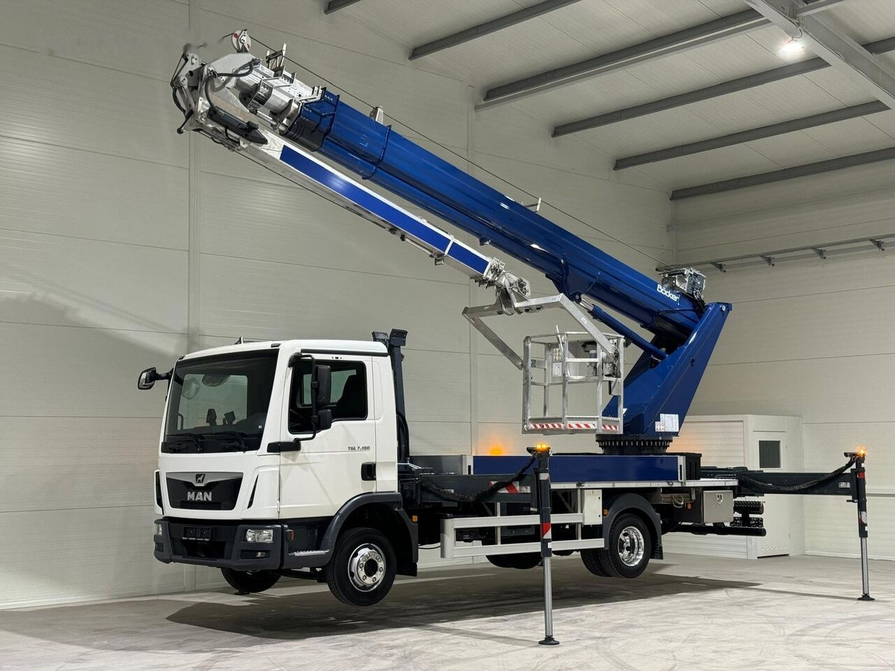 MAN Böcker AK 37/4000 on chassis - موبايل كرين: صورة 1 MAN Böcker AK 37/4000 on chassis - موبايل كرين: صورة 1