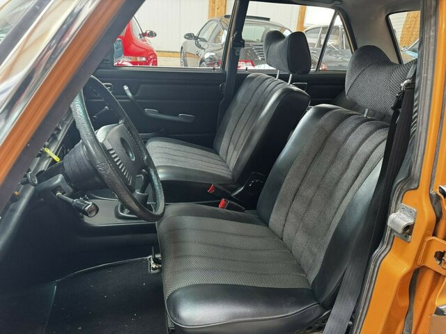 MERCEDES-BENZ 200 D/8 W115 - سيدان: صورة 3 MERCEDES-BENZ 200 D/8 W115 - سيدان: صورة 3