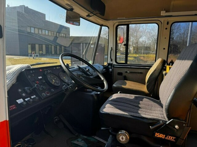 MERCEDES-BENZ O 309D Breitmaul Bus - عربة التخييم: صورة 3 MERCEDES-BENZ O 309D Breitmaul Bus - عربة التخييم: صورة 3