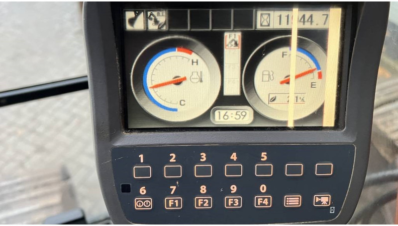 حفار زحاف Hitachi ZX 250 LC N-3: صورة 13 حفار زحاف Hitachi ZX 250 LC N-3: صورة 13