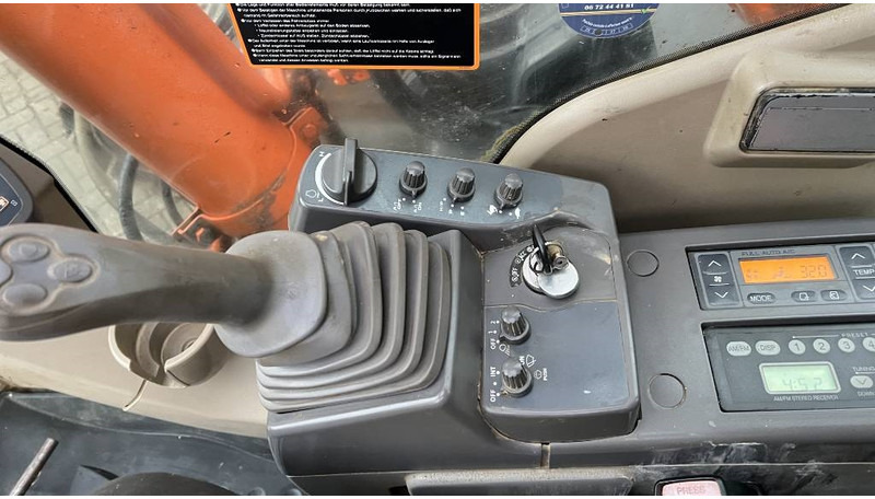 حفار زحاف Hitachi ZX 250 LC N-3: صورة 14 حفار زحاف Hitachi ZX 250 LC N-3: صورة 14