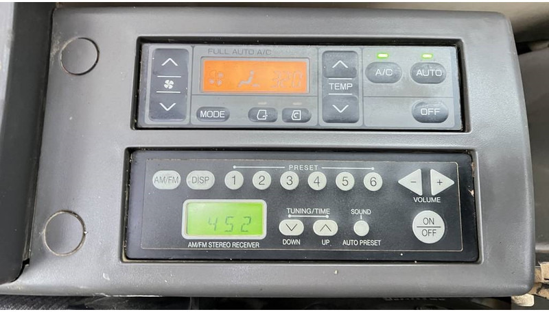 حفار زحاف Hitachi ZX 250 LC N-3: صورة 12 حفار زحاف Hitachi ZX 250 LC N-3: صورة 12