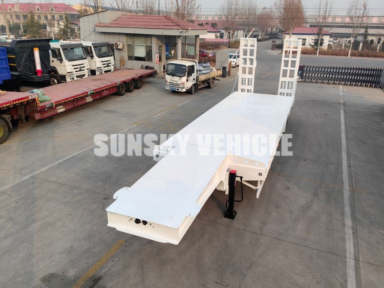 SUNSKY 3 Axle 40 Tons gooseneck lowbed trailer - عربة منخفضة مسطحة نصف مقطورة: صورة 3 SUNSKY 3 Axle 40 Tons gooseneck lowbed trailer - عربة منخفضة مسطحة نصف مقطورة: صورة 3