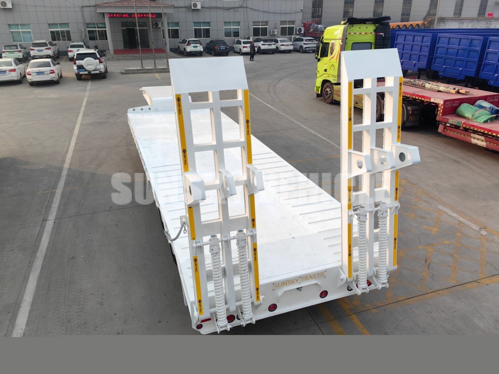 SUNSKY 3 Axle 40 Tons gooseneck lowbed trailer - عربة منخفضة مسطحة نصف مقطورة: صورة 4 SUNSKY 3 Axle 40 Tons gooseneck lowbed trailer - عربة منخفضة مسطحة نصف مقطورة: صورة 4