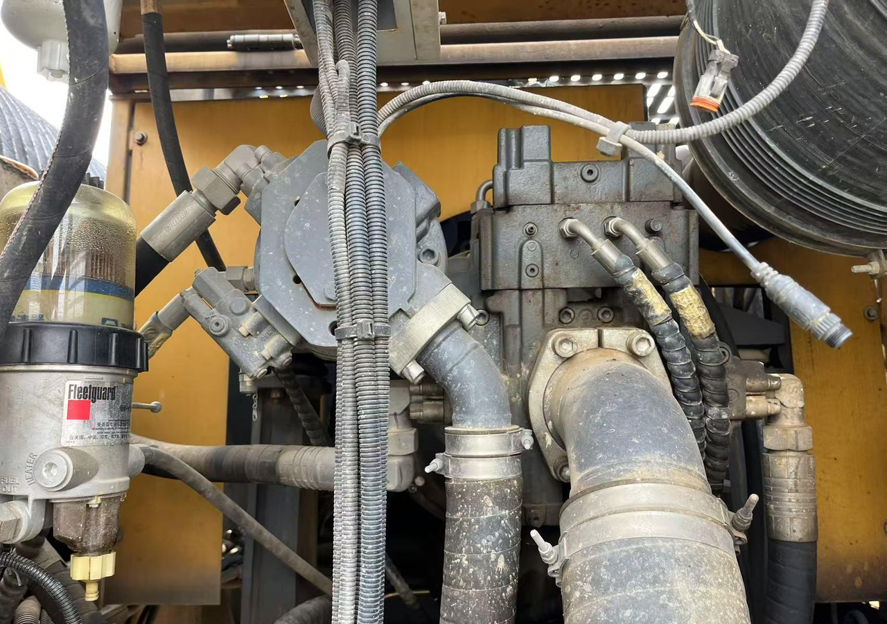 XCMG 2020 XRS1050 used crawler rotary drilling rig machine - برج الحفر: صورة 4 XCMG 2020 XRS1050 used crawler rotary drilling rig machine - برج الحفر: صورة 4