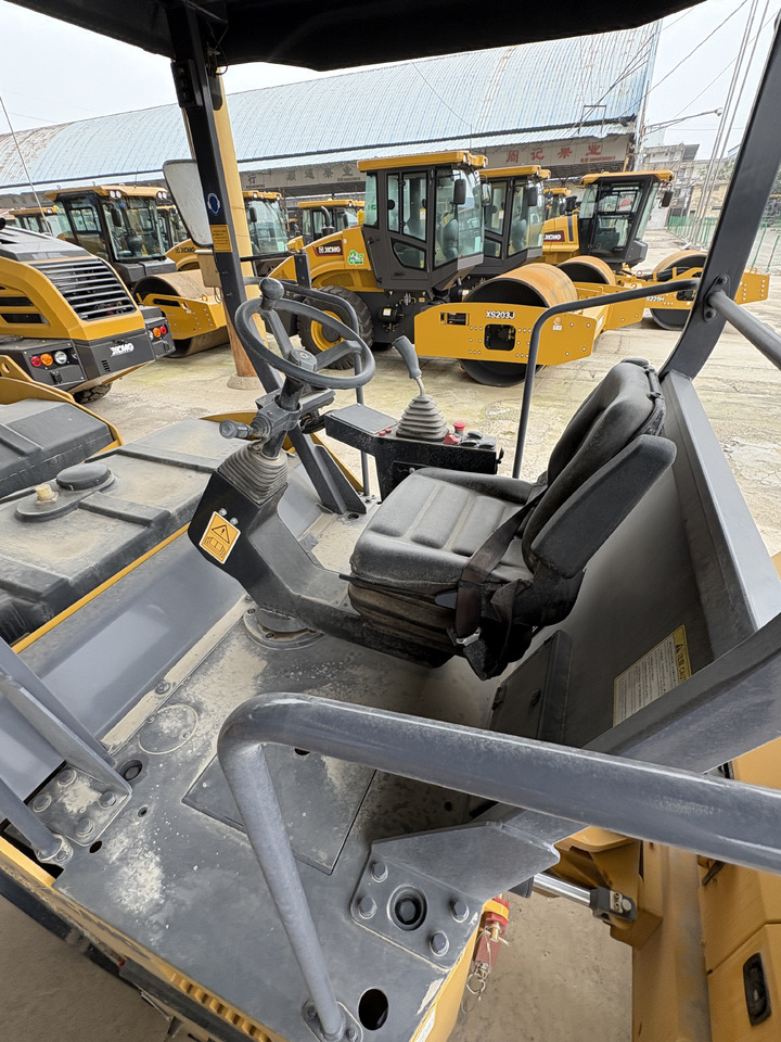 XCMG 8 ton 2Y103 double drum used vibratory road roller compactor 2022 - مدحلة اسفلت: صورة 2 XCMG 8 ton 2Y103 double drum used vibratory road roller compactor 2022 - مدحلة اسفلت: صورة 2
