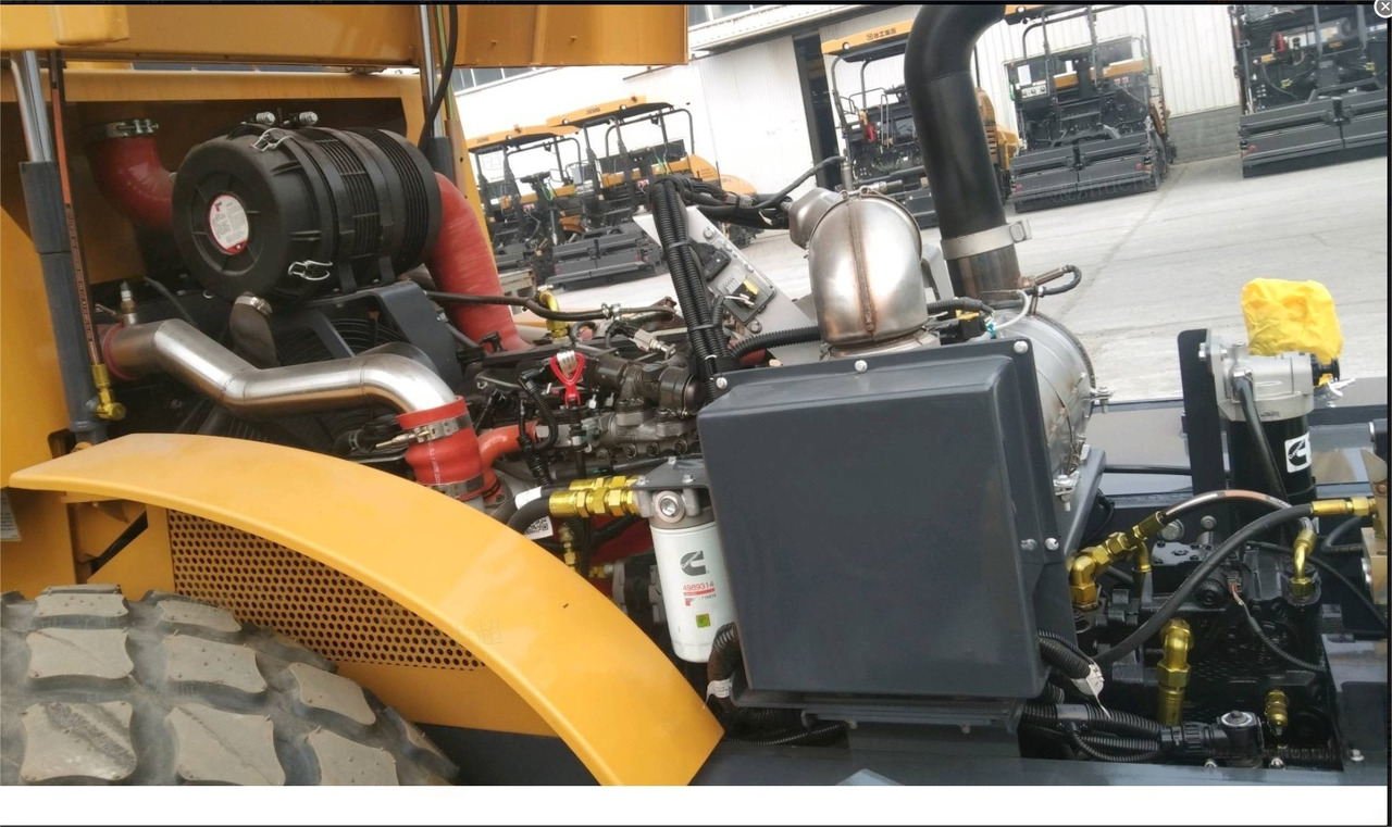 XCMG CV123 used 12ton single drum vibratory compactor price - مدحلة اسفلت: صورة 5 XCMG CV123 used 12ton single drum vibratory compactor price - مدحلة اسفلت: صورة 5