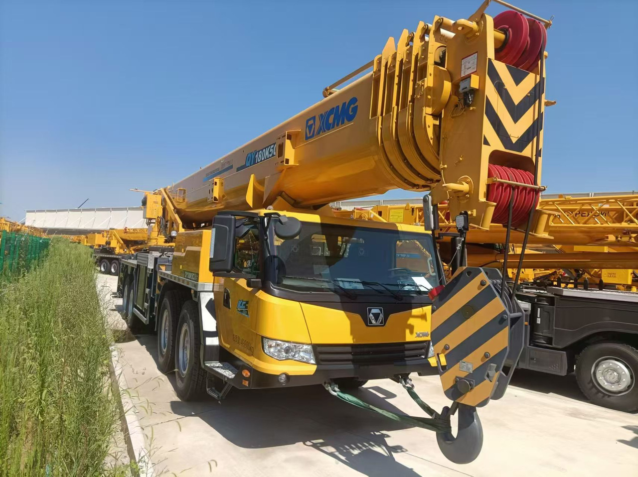 XCMG Factory 180 Ton Used QY180K5C Telescopic Boom Truck Mounted Crane Price List - موبايل كرين: صورة 2 XCMG Factory 180 Ton Used QY180K5C Telescopic Boom Truck Mounted Crane Price List - موبايل كرين: صورة 2