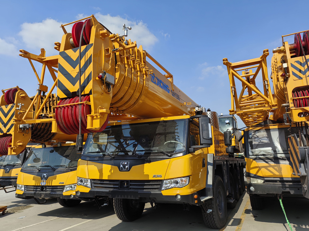 XCMG Factory Second Hand Mobile Truck Crane QAY200 200 Ton All Terrain Cranes In Good Condition - رافعة لجميع التضاريس: صورة 2 XCMG Factory Second Hand Mobile Truck Crane QAY200 200 Ton All Terrain Cranes In Good Condition - رافعة لجميع التضاريس: صورة 2