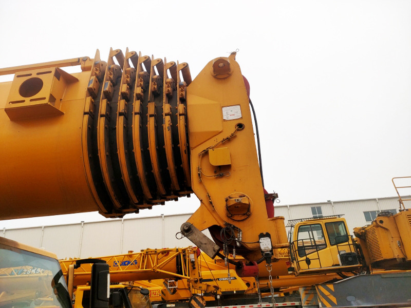XCMG Official 130t Second Hand All Terrain Mobile Crane XCA130L8C Hydraulic Arm Crane Price List - رافعة لجميع التضاريس: صورة 5 XCMG Official 130t Second Hand All Terrain Mobile Crane XCA130L8C Hydraulic Arm Crane Price List - رافعة لجميع التضاريس: صورة 5