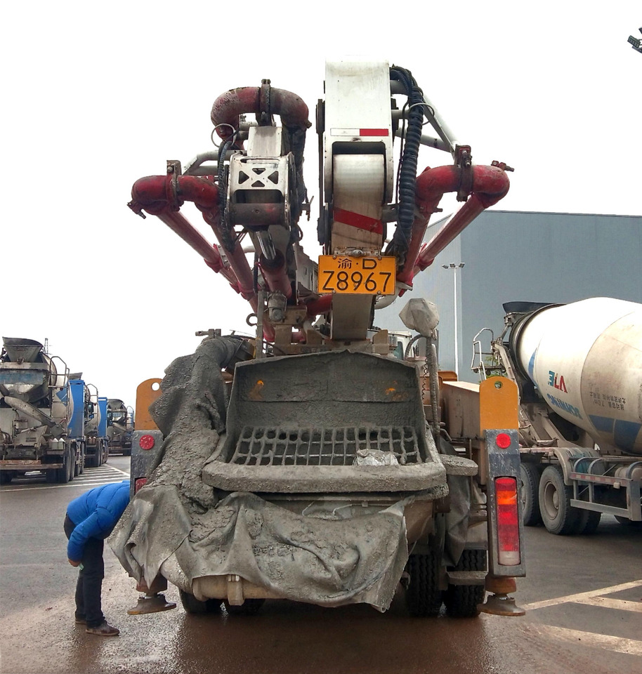 XCMG Official Concrete Machinery HB37V 37m Used Concrete Pump Truck With High Quality - مضخة خرسانة: صورة 4 XCMG Official Concrete Machinery HB37V 37m Used Concrete Pump Truck With High Quality - مضخة خرسانة: صورة 4