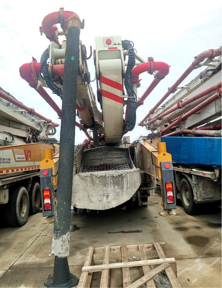 XCMG Official HB52V Used Mobile Concrete Pump 52m Truck Mounted Concrete Pump Price - مضخة خرسانة: صورة 5 XCMG Official HB52V Used Mobile Concrete Pump 52m Truck Mounted Concrete Pump Price - مضخة خرسانة: صورة 5