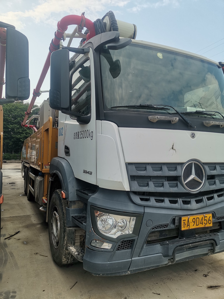 XCMG Official HB52V Used Mobile Concrete Pump 52m Truck Mounted Concrete Pump Price - مضخة خرسانة: صورة 2 XCMG Official HB52V Used Mobile Concrete Pump 52m Truck Mounted Concrete Pump Price - مضخة خرسانة: صورة 2