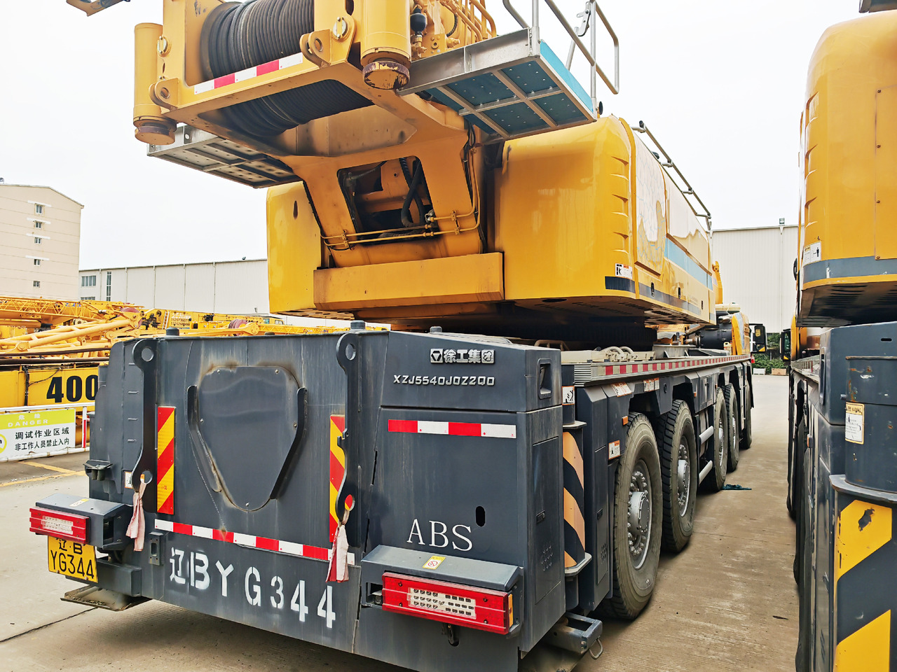 XCMG Official Second Hand Pickup Truck Crane XCA200L8 200 Ton 8-Section Arm Mobile Crane Machine - رافعة لجميع التضاريس: صورة 4 XCMG Official Second Hand Pickup Truck Crane XCA200L8 200 Ton 8-Section Arm Mobile Crane Machine - رافعة لجميع التضاريس: صورة 4