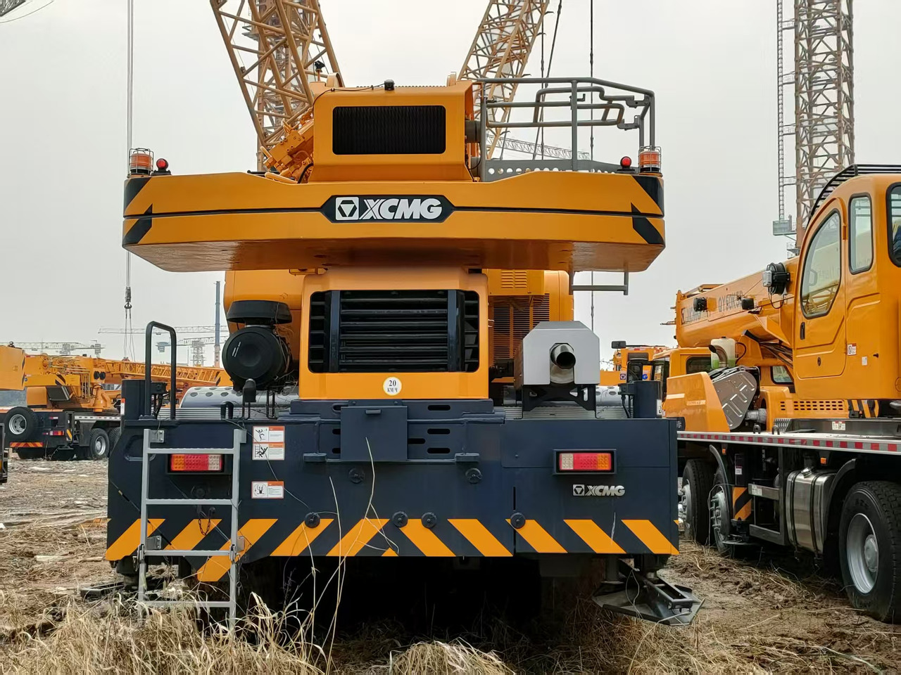 XCMG Popular Used Rough Terrain Crane XCR55L5_S 55T Hydrauli Crane Low Price - رافعة الطرق الوعرة: صورة 4 XCMG Popular Used Rough Terrain Crane XCR55L5_S 55T Hydrauli Crane Low Price - رافعة الطرق الوعرة: صورة 4