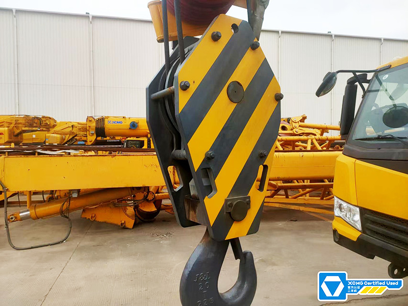 XCMG QY180K5C 180ton second hand truck crane for sale - موبايل كرين: صورة 4 XCMG QY180K5C 180ton second hand truck crane for sale - موبايل كرين: صورة 4