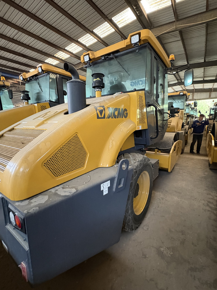 XCMG Used XS83 8 ton small single drum compactor road roller with diesel engine - مدحلة اسفلت: صورة 5 XCMG Used XS83 8 ton small single drum compactor road roller with diesel engine - مدحلة اسفلت: صورة 5