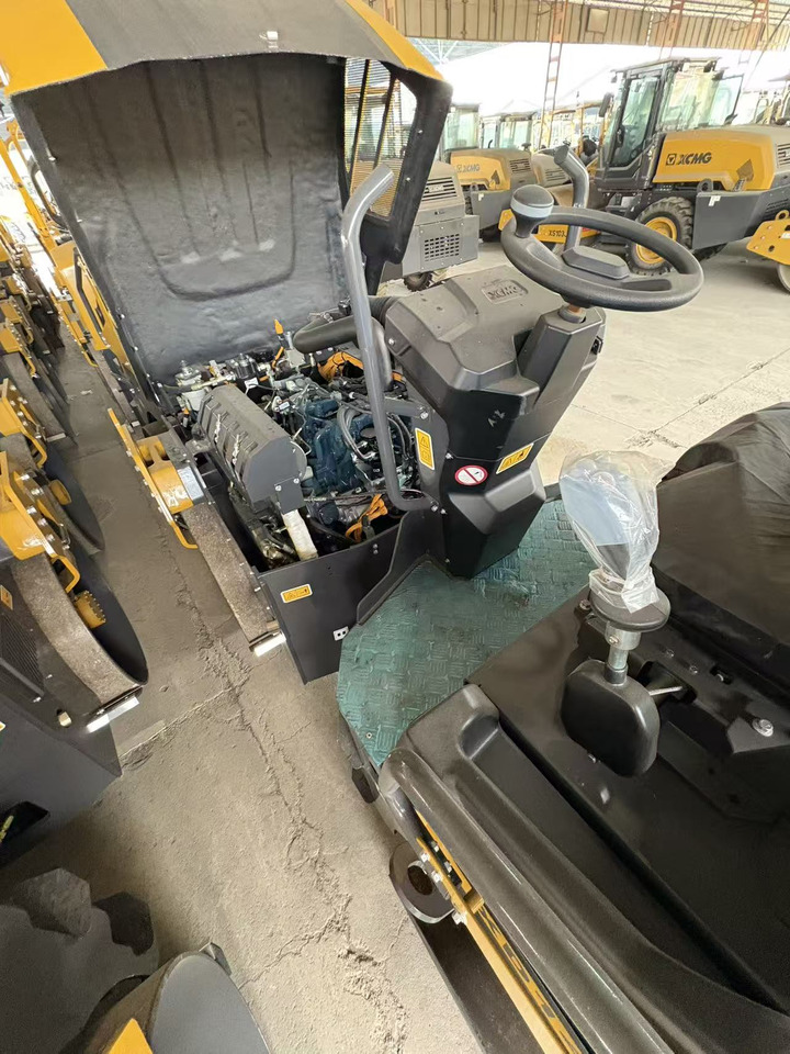 XCMG XD140VT 4ton small Light Diesel Vibratory Road Roller - مدحلة صغيرة: صورة 4 XCMG XD140VT 4ton small Light Diesel Vibratory Road Roller - مدحلة صغيرة: صورة 4