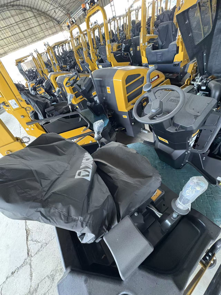 XCMG XD140VT 4ton small Light Diesel Vibratory Road Roller - مدحلة صغيرة: صورة 5 XCMG XD140VT 4ton small Light Diesel Vibratory Road Roller - مدحلة صغيرة: صورة 5