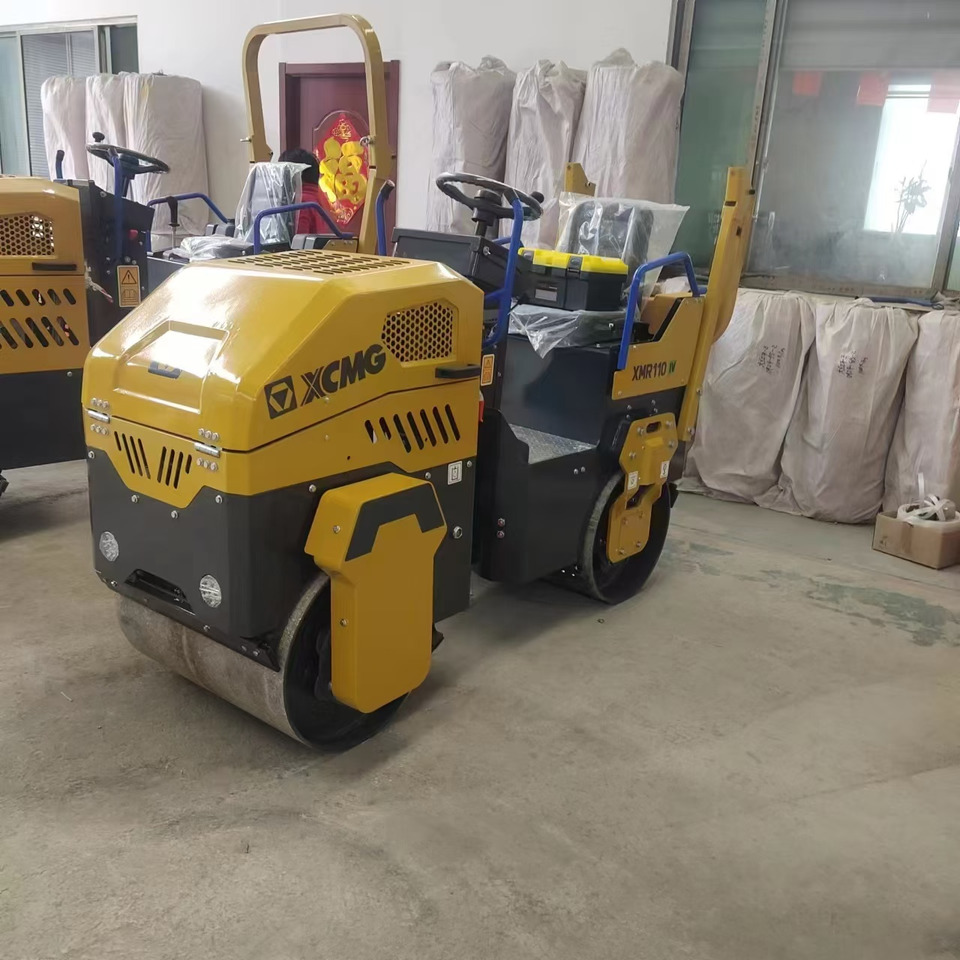 XCMG XMR110 1ton samll road roller hydraulic vibratory compator price - مدحلة صغيرة: صورة 2 XCMG XMR110 1ton samll road roller hydraulic vibratory compator price - مدحلة صغيرة: صورة 2