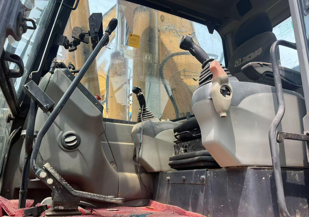 XCMG XR220D mobile crawler rotary drilling rig 25m - برج الحفر: صورة 3 XCMG XR220D mobile crawler rotary drilling rig 25m - برج الحفر: صورة 3