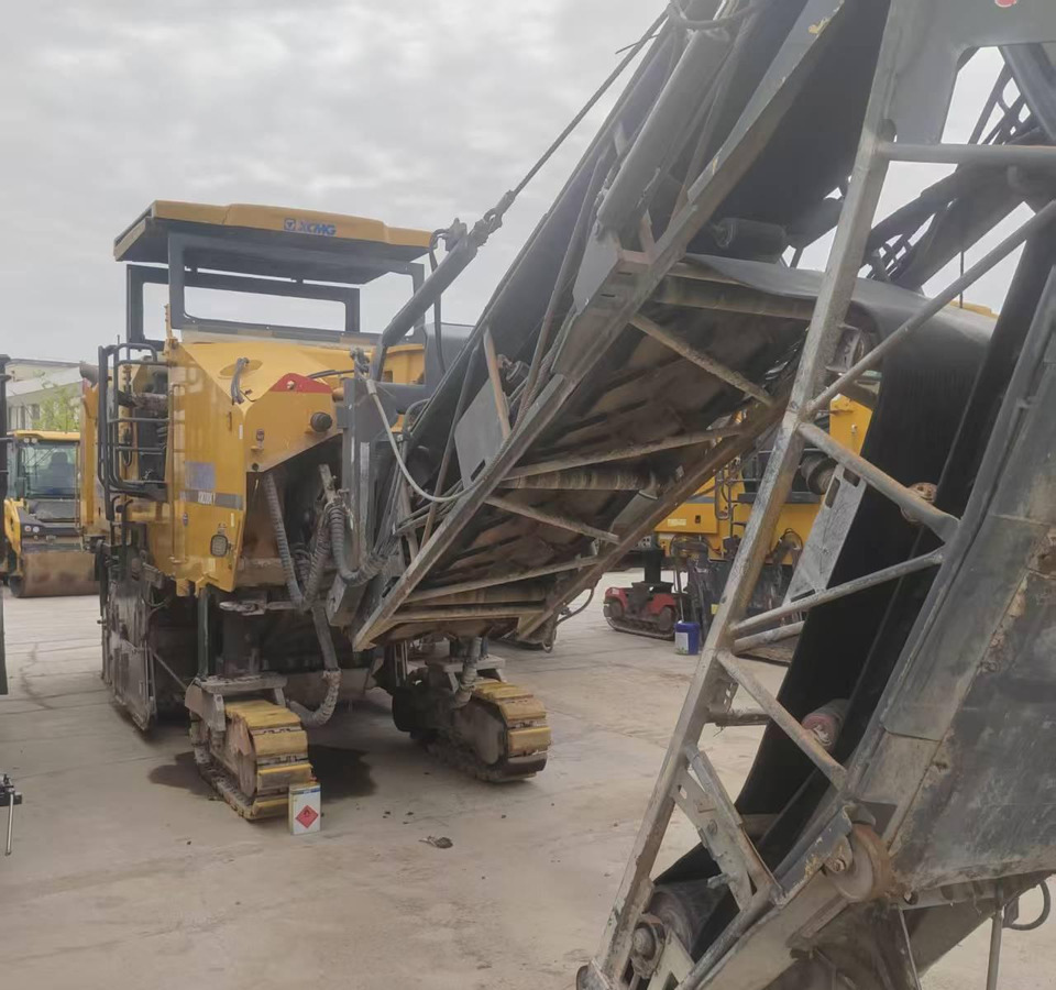 XCMG certified used cold milling planer machine XM200KⅡfor sale - قشاطة أسفلت: صورة 5 XCMG certified used cold milling planer machine XM200KⅡfor sale - قشاطة أسفلت: صورة 5
