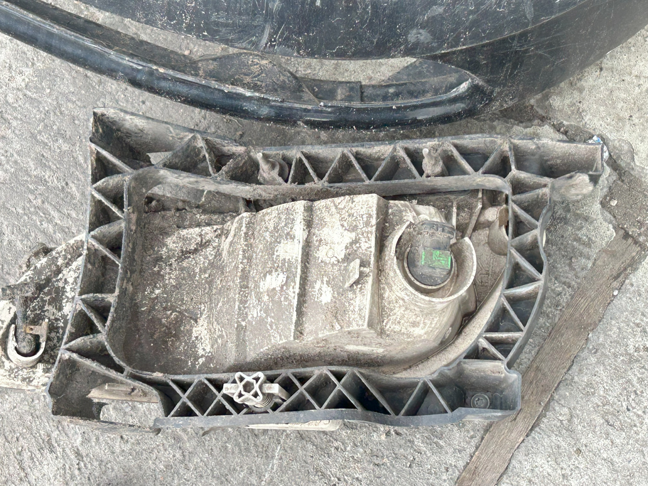 DAF XF 106 480 FRONT BUMPER WITH HALOGENS - مصد العربة: صورة 5 DAF XF 106 480 FRONT BUMPER WITH HALOGENS - مصد العربة: صورة 5