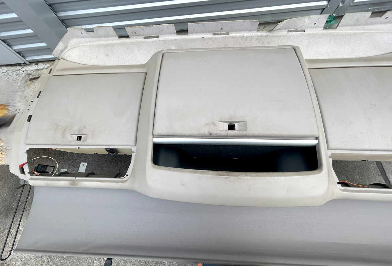DAF XF 106 480 UPPER COCKPIT STORAGE SHELVES SHELF STORAGE CONSOLE BOARD SUPER SPACE CAB - قطع غيار: صورة 5 DAF XF 106 480 UPPER COCKPIT STORAGE SHELVES SHELF STORAGE CONSOLE BOARD SUPER SPACE CAB - قطع غيار: صورة 5