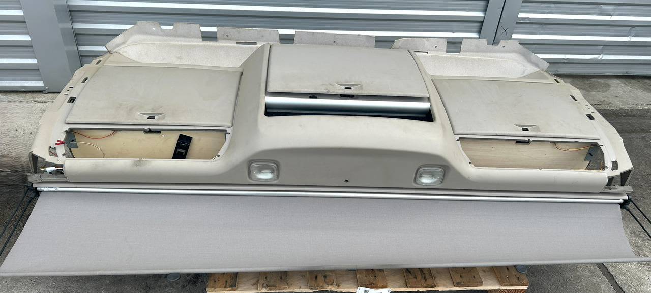 DAF XF 106 480 UPPER COCKPIT STORAGE SHELVES SHELF STORAGE CONSOLE BOARD SUPER SPACE CAB - قطع غيار: صورة 2 DAF XF 106 480 UPPER COCKPIT STORAGE SHELVES SHELF STORAGE CONSOLE BOARD SUPER SPACE CAB - قطع غيار: صورة 2