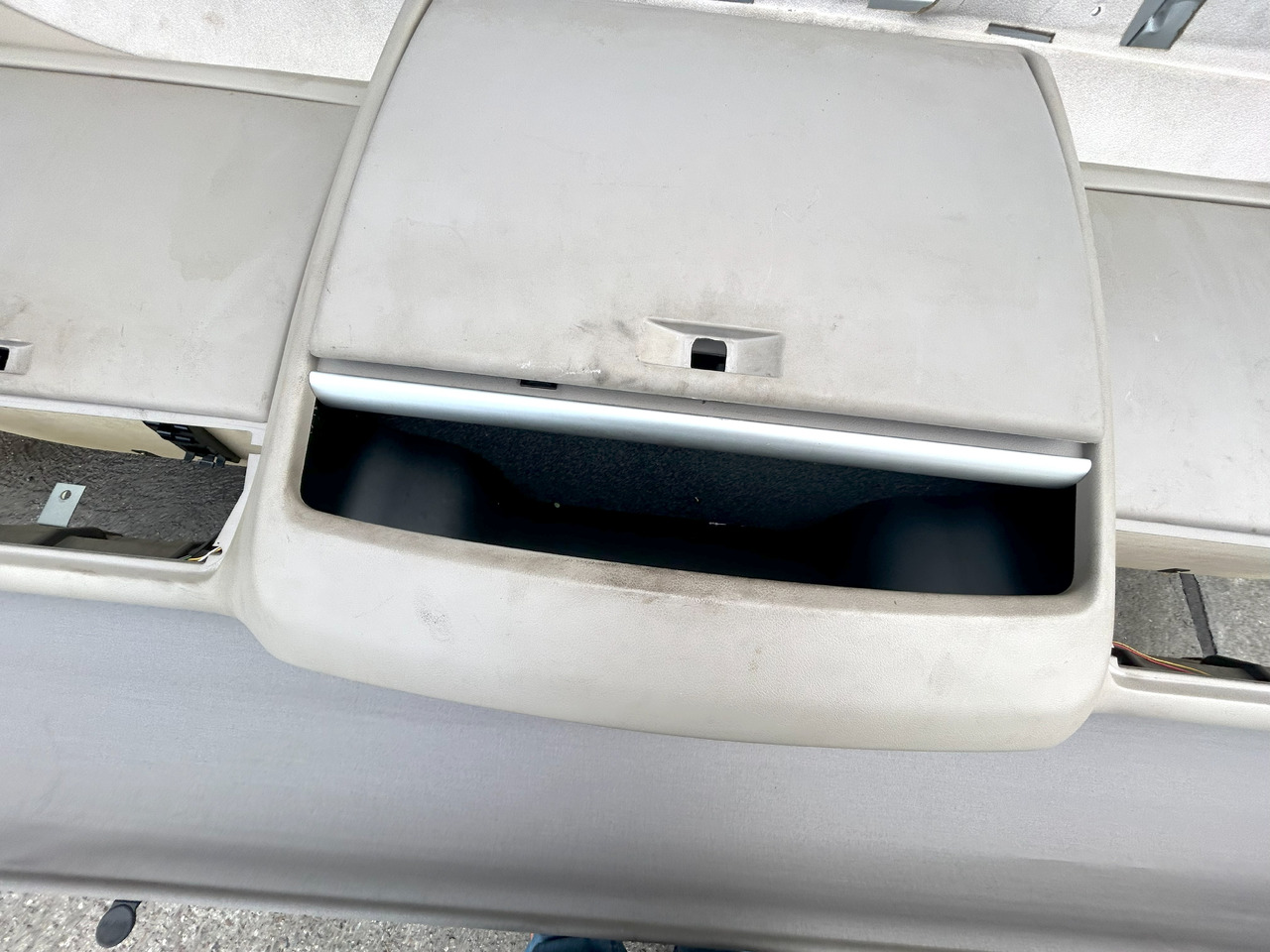 DAF XF 106 480 UPPER COCKPIT STORAGE SHELVES SHELF STORAGE CONSOLE BOARD SUPER SPACE CAB - قطع غيار: صورة 4 DAF XF 106 480 UPPER COCKPIT STORAGE SHELVES SHELF STORAGE CONSOLE BOARD SUPER SPACE CAB - قطع غيار: صورة 4