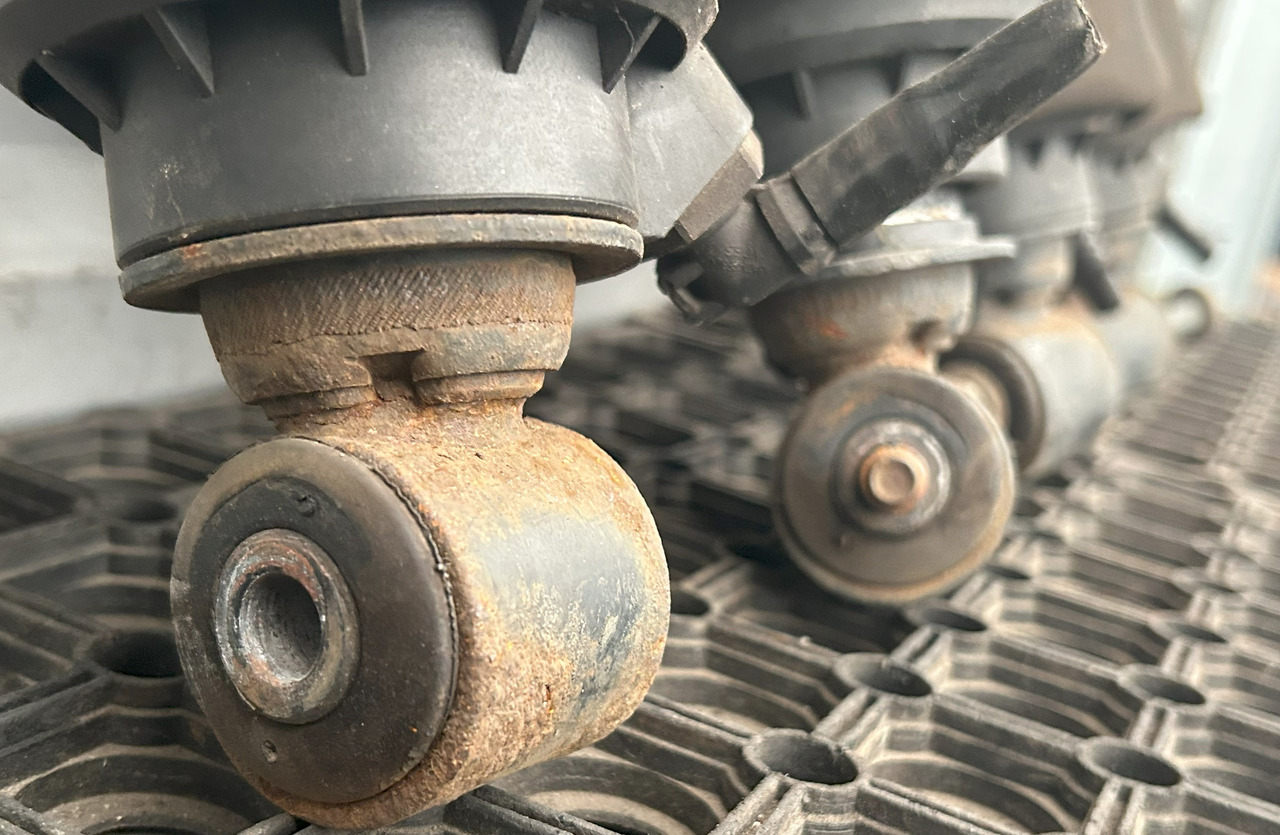 DAF XF 106 CAB SUSPENSION BOOT SET - تعليق الكابينة: صورة 4 DAF XF 106 CAB SUSPENSION BOOT SET - تعليق الكابينة: صورة 4