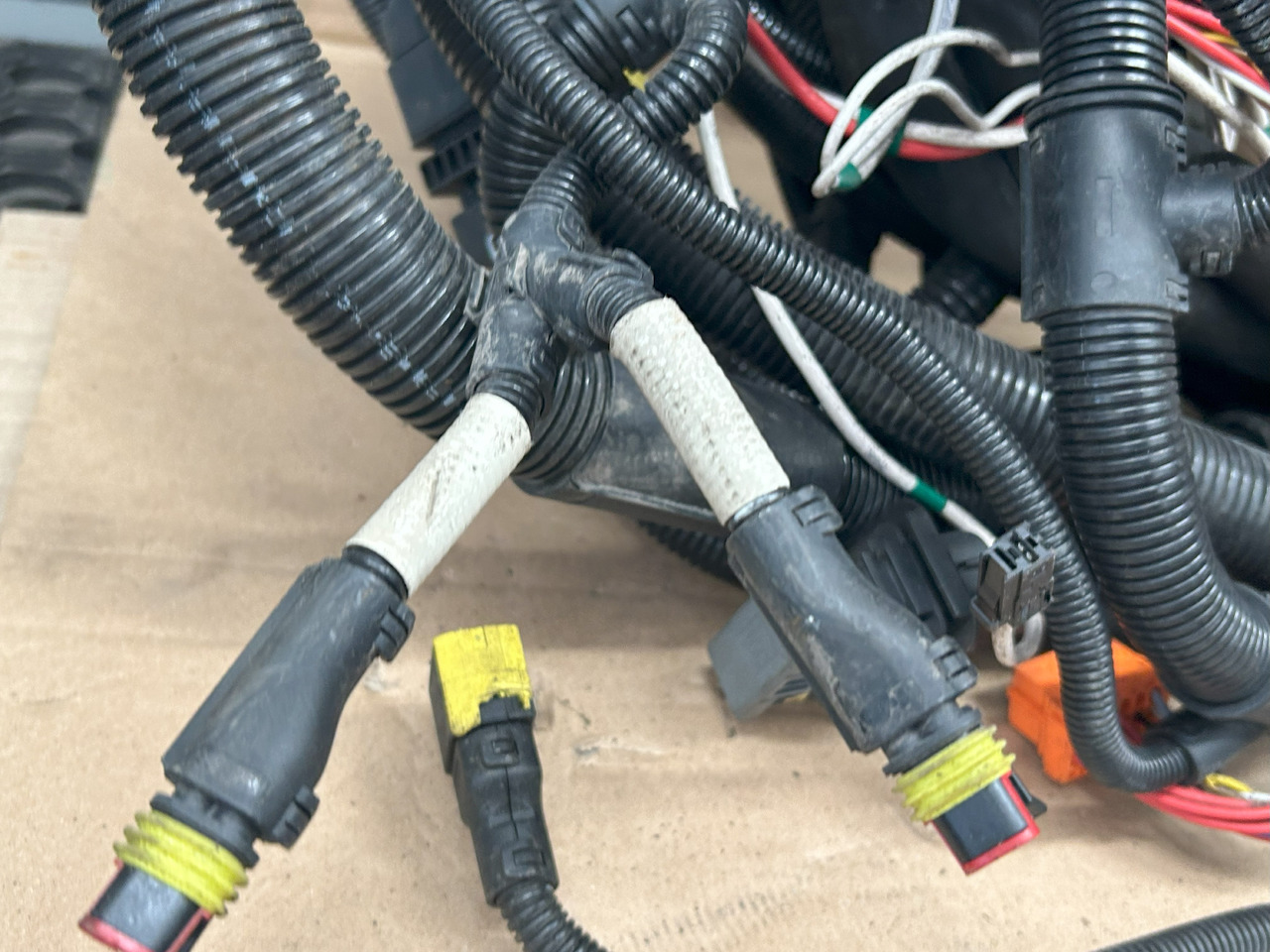 DAF XF 106 CHASSIS MAIN ELECTRICAL HARNESS - تسخير/ تجميع الكابلات: صورة 2 DAF XF 106 CHASSIS MAIN ELECTRICAL HARNESS - تسخير/ تجميع الكابلات: صورة 2