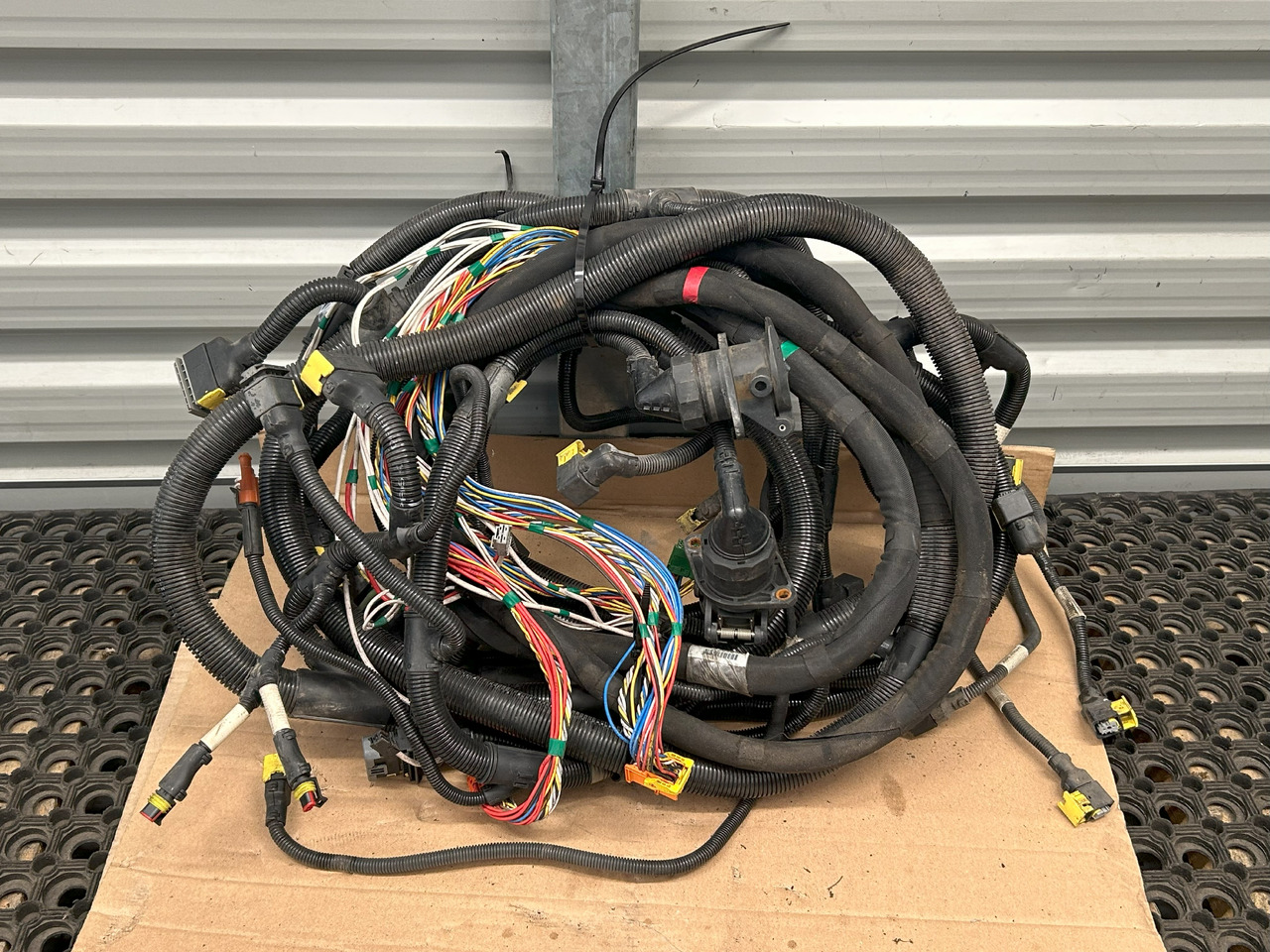 DAF XF 106 CHASSIS MAIN ELECTRICAL HARNESS - تسخير/ تجميع الكابلات: صورة 1 DAF XF 106 CHASSIS MAIN ELECTRICAL HARNESS - تسخير/ تجميع الكابلات: صورة 1