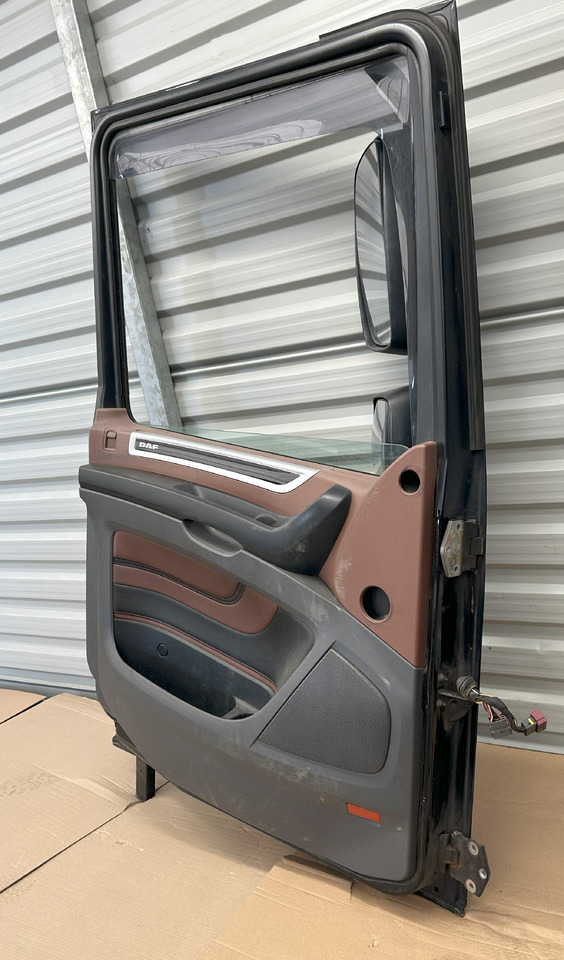 DAF XF 106 DOOR LEFT WITH MIRROR - باب و قطع الغيار: صورة 5 DAF XF 106 DOOR LEFT WITH MIRROR - باب و قطع الغيار: صورة 5
