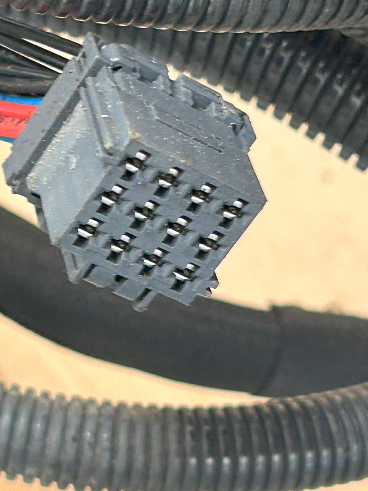 DAF XF 106 ELECTRICAL HARNESS - تسخير/ تجميع الكابلات: صورة 4 DAF XF 106 ELECTRICAL HARNESS - تسخير/ تجميع الكابلات: صورة 4