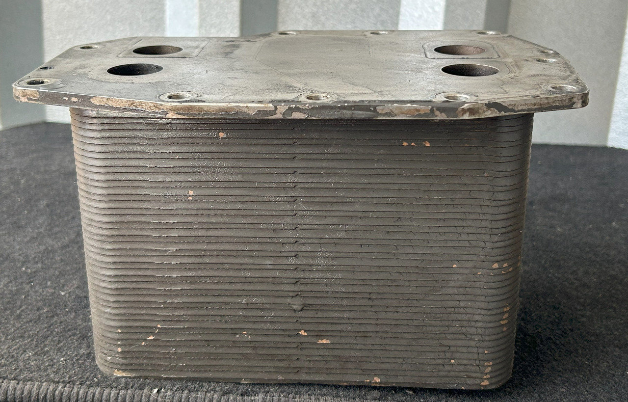 DAF XF 106 MX-11 44 OIL COOLER - مبرد الزيت: صورة 3 DAF XF 106 MX-11 44 OIL COOLER - مبرد الزيت: صورة 3