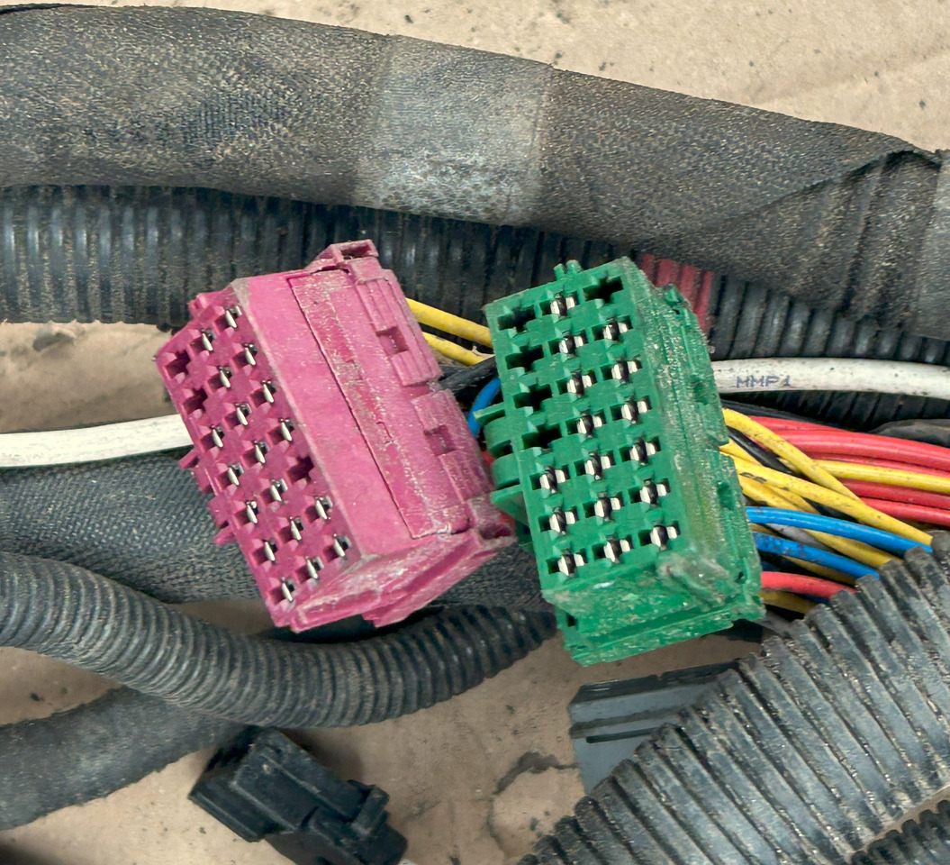 DAF XF 106 TRAILER SOCKET ELECTRICAL HARNESS - تسخير/ تجميع الكابلات: صورة 3 DAF XF 106 TRAILER SOCKET ELECTRICAL HARNESS - تسخير/ تجميع الكابلات: صورة 3