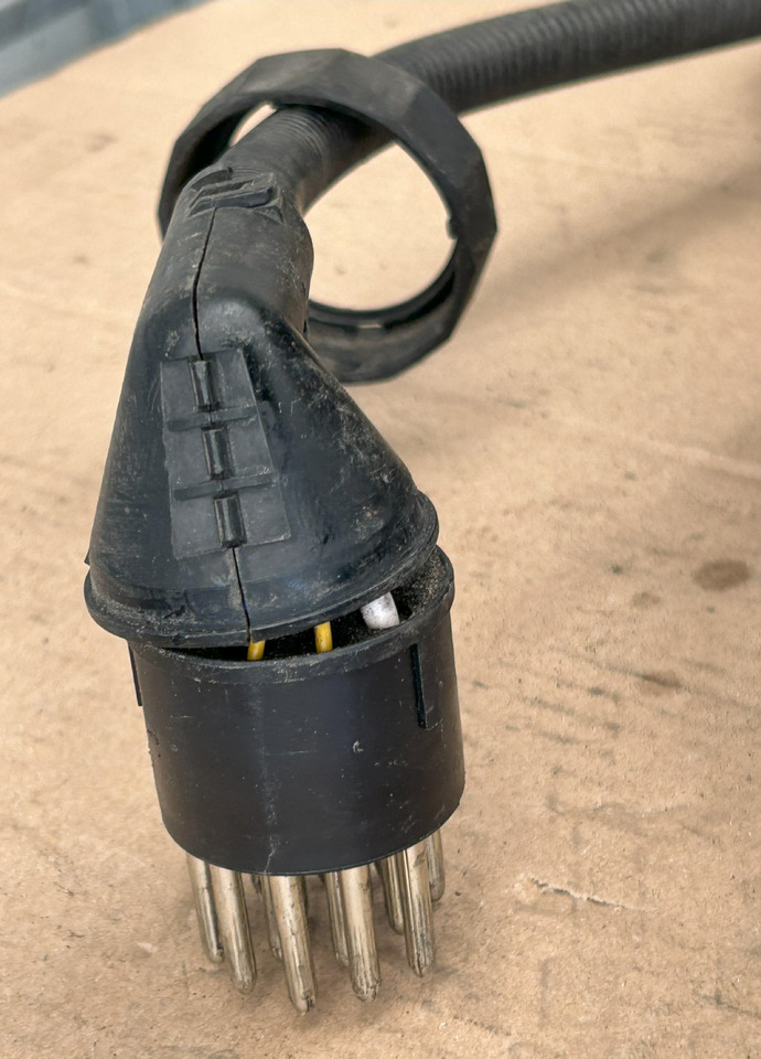 DAF XF 106 TRAILER SOCKET ELECTRICAL HARNESS - تسخير/ تجميع الكابلات: صورة 5 DAF XF 106 TRAILER SOCKET ELECTRICAL HARNESS - تسخير/ تجميع الكابلات: صورة 5