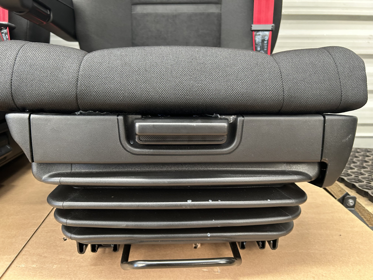 IVECO NEW SET OF SEATS IVECO S-WAY - مقعد: صورة 5 IVECO NEW SET OF SEATS IVECO S-WAY - مقعد: صورة 5