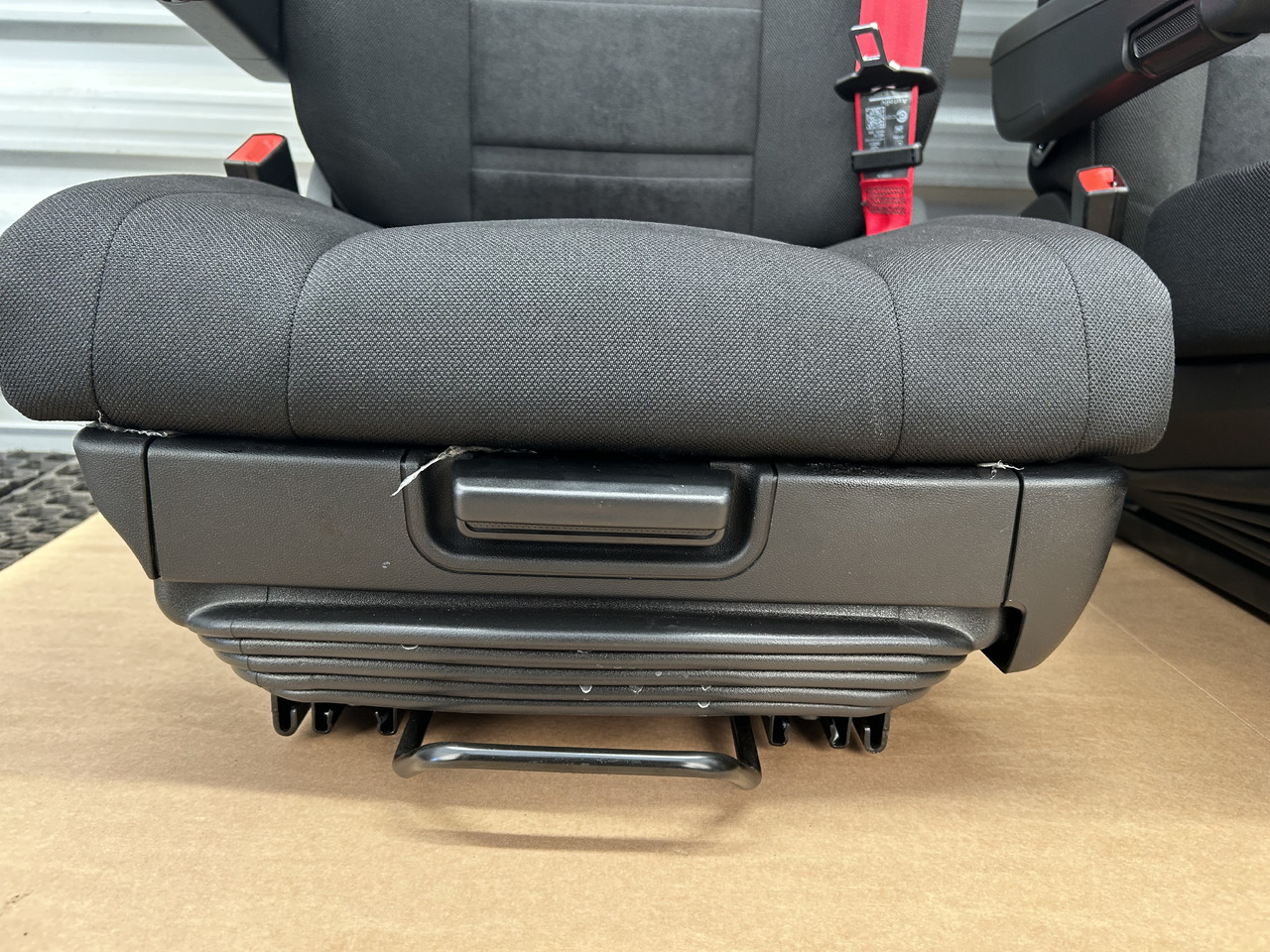 IVECO NEW SET OF SEATS IVECO S-WAY - مقعد: صورة 4 IVECO NEW SET OF SEATS IVECO S-WAY - مقعد: صورة 4