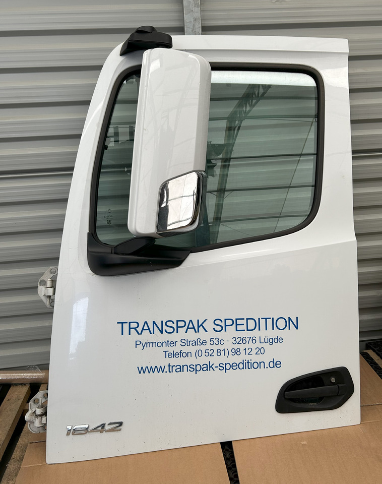 MERCEDES ACTROS MP4 DOOR LEFT WITH MIRROR - باب و قطع الغيار: صورة 1 MERCEDES ACTROS MP4 DOOR LEFT WITH MIRROR - باب و قطع الغيار: صورة 1