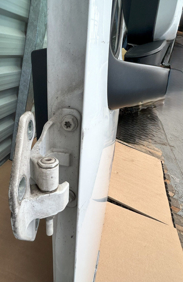 MERCEDES ACTROS MP4 DOOR LEFT WITH MIRROR - باب و قطع الغيار: صورة 4 MERCEDES ACTROS MP4 DOOR LEFT WITH MIRROR - باب و قطع الغيار: صورة 4