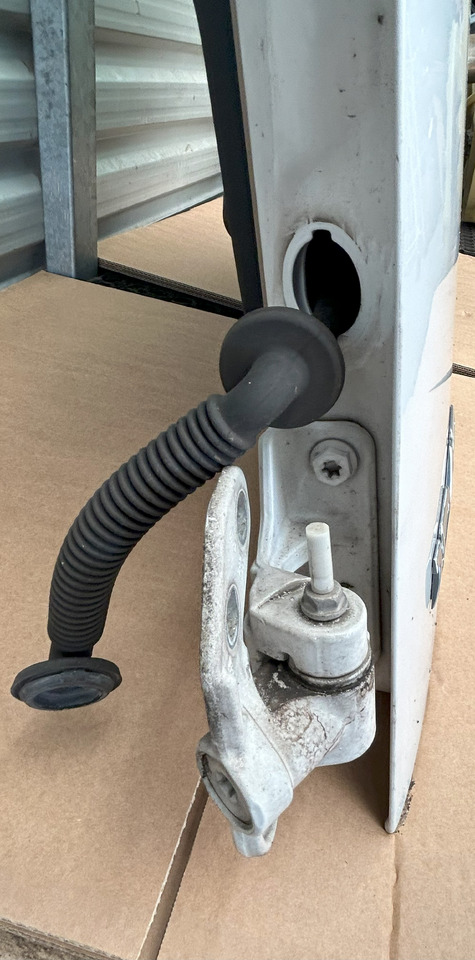 MERCEDES ACTROS MP4 DOOR LEFT WITH MIRROR - باب و قطع الغيار: صورة 3 MERCEDES ACTROS MP4 DOOR LEFT WITH MIRROR - باب و قطع الغيار: صورة 3