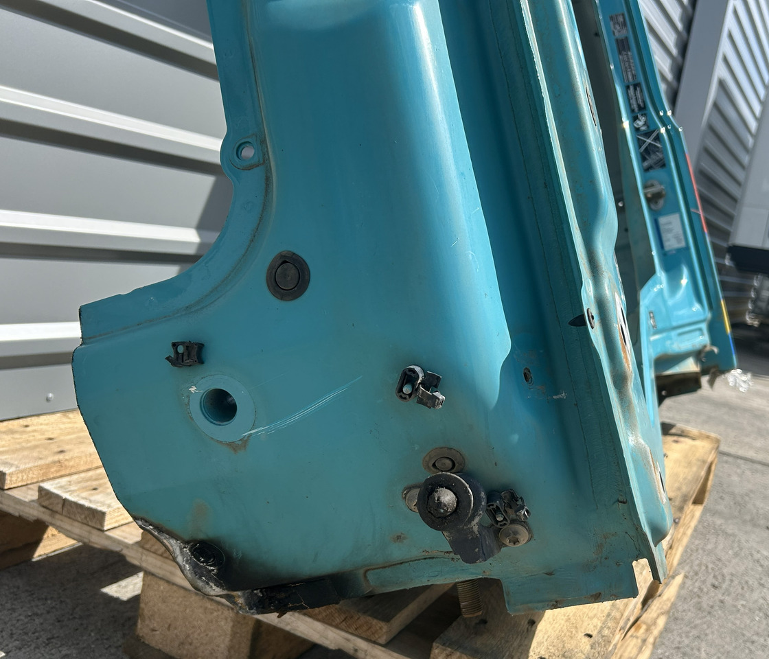 MERCEDES-BENZ AROCS MP4 LEFT SIDE QUARTER PANEL M CLASSIC SPACE - كابينة: صورة 5 MERCEDES-BENZ AROCS MP4 LEFT SIDE QUARTER PANEL M CLASSIC SPACE - كابينة: صورة 5