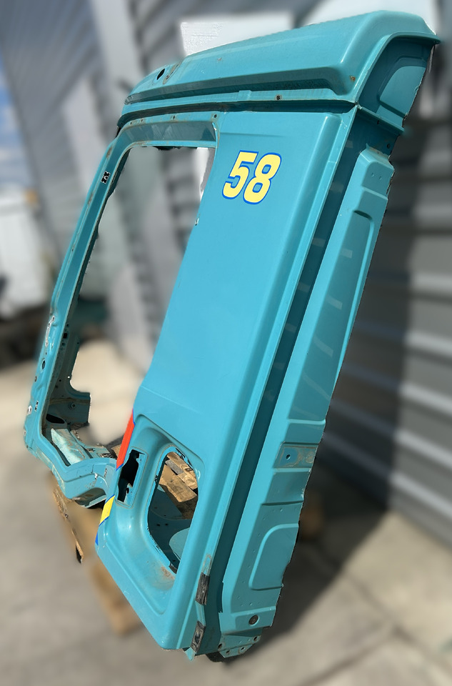 MERCEDES-BENZ AROCS MP4 LEFT SIDE QUARTER PANEL M CLASSIC SPACE - كابينة: صورة 2 MERCEDES-BENZ AROCS MP4 LEFT SIDE QUARTER PANEL M CLASSIC SPACE - كابينة: صورة 2