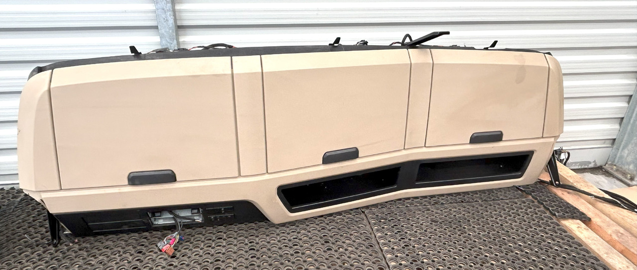 MERCEDES-BENZ UPPER COCKPIT STORAGE COMPARTMENTS SHELVES SHELF STORAGE COMPARTMENT GIGA SPACE CAB - الكابينة والداخلية: صورة 1 MERCEDES-BENZ UPPER COCKPIT STORAGE COMPARTMENTS SHELVES SHELF STORAGE COMPARTMENT GIGA SPACE CAB - الكابينة والداخلية: صورة 1