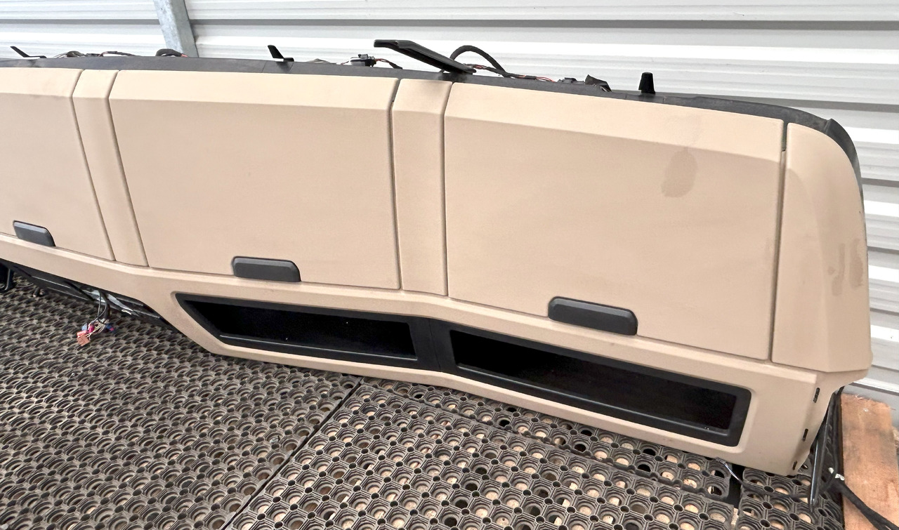 MERCEDES-BENZ UPPER COCKPIT STORAGE COMPARTMENTS SHELVES SHELF STORAGE COMPARTMENT GIGA SPACE CAB - الكابينة والداخلية: صورة 4 MERCEDES-BENZ UPPER COCKPIT STORAGE COMPARTMENTS SHELVES SHELF STORAGE COMPARTMENT GIGA SPACE CAB - الكابينة والداخلية: صورة 4