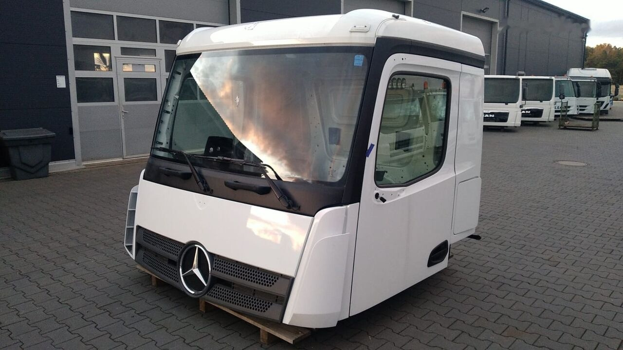 Mercedes-Benz Arocs 8x8 8x6 4x4 6x6 6x4 M Classic Space 320mm Mercedes-Benz AROCS Arocs 8x8 8x6 4x4 6x6 6x4 M Classic Space 320mm truck - كابينة - شاحنة: صورة 2 Mercedes-Benz Arocs 8x8 8x6 4x4 6x6 6x4 M Classic Space 320mm Mercedes-Benz AROCS Arocs 8x8 8x6 4x4 6x6 6x4 M Classic Space 320mm truck - كابينة - شاحنة: صورة 2