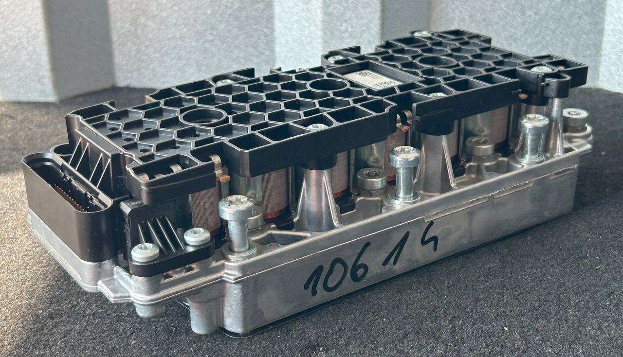 ZF DAF XF 106 530 TRAXON ZF VALVE BLOCK - وحدة تحكم الكتروني - شاحنة: صورة 1 ZF DAF XF 106 530 TRAXON ZF VALVE BLOCK - وحدة تحكم الكتروني - شاحنة: صورة 1